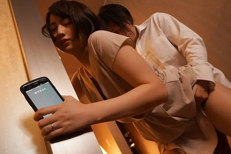 Vợ đi họp lớp rồi xoạc với nyc mặc cho ông chồng ở nhà chờ