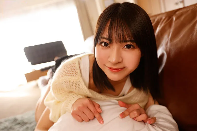 Chị gái lần đầu có anh bồ còn nhiều ngỡ ngàng nên mượn chim thằng em tập trước