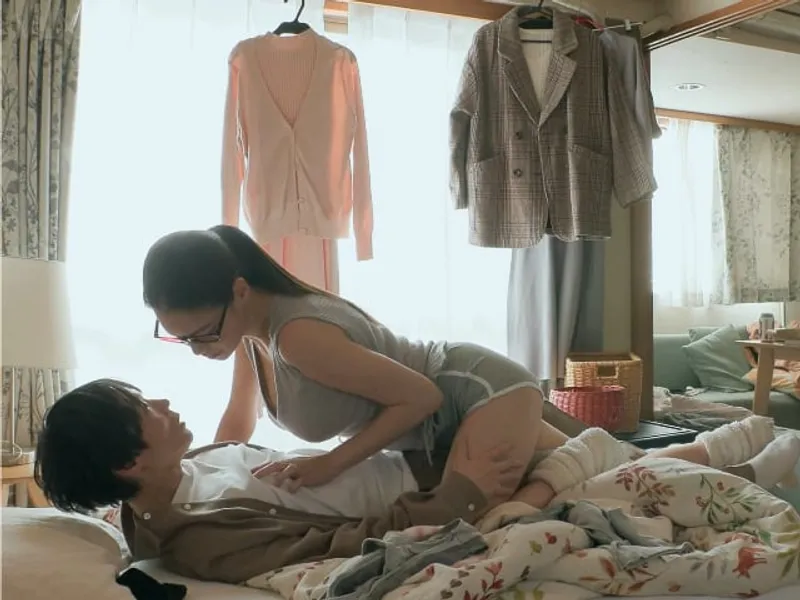 được chị cạnh nhà "an ủi" khi người tình đi ngoại tình